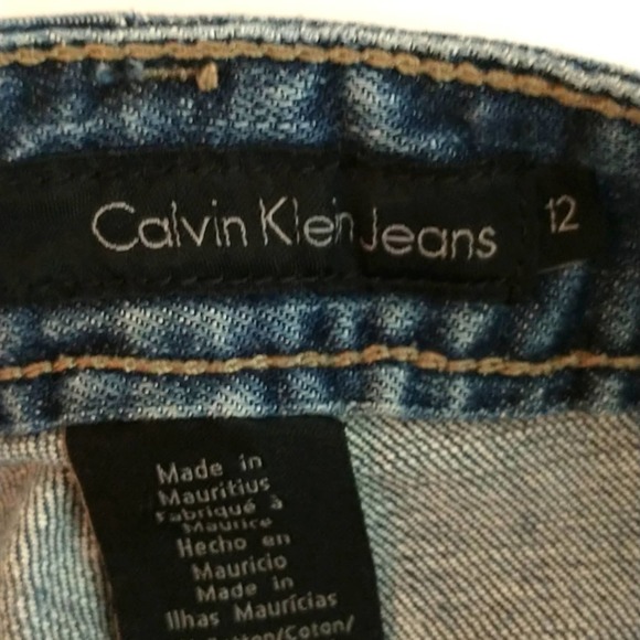 Calvin Klein medium wash mid-rise bootcut women's jeans. 12. - Picture 9 of 12